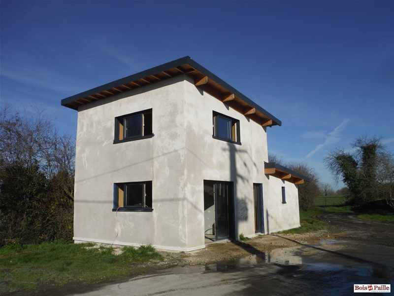 Batiment paille à Neuvy Bouin (79)